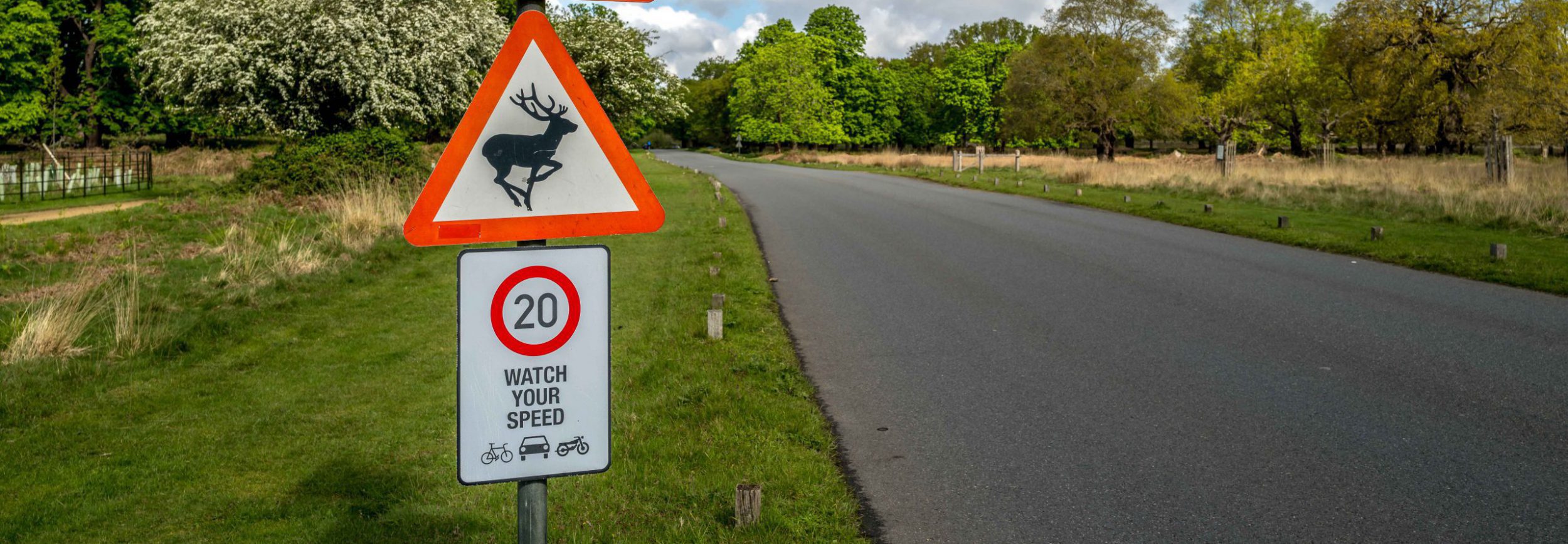 20mph speeding restriction sign post